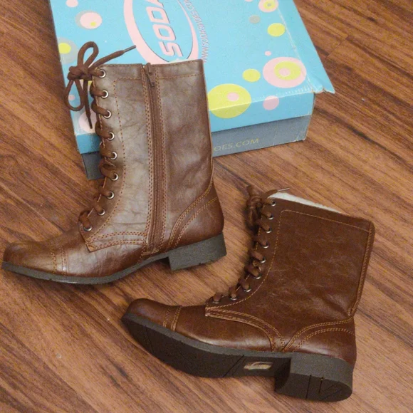 {Soda} Brown Boots - Picture 2 of 6